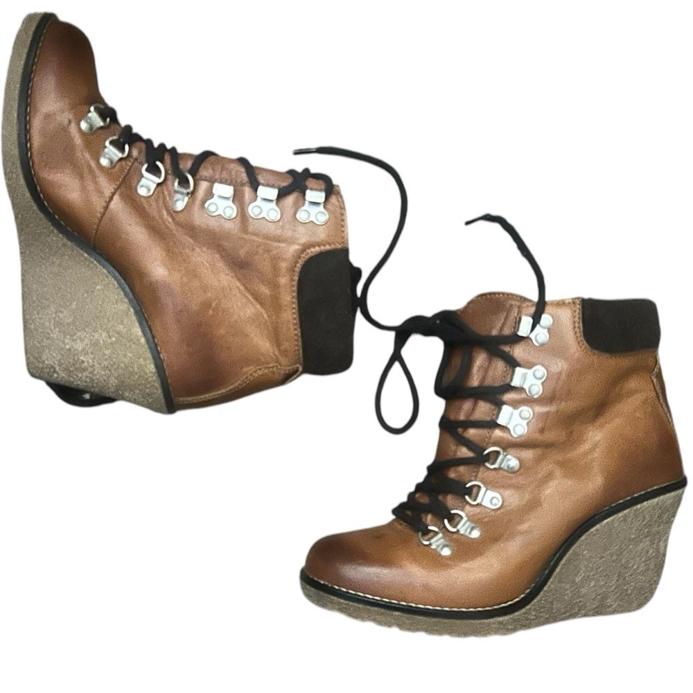 Town Shoes size 7.5 excellent condition made in Portugal beautiful wedge boots